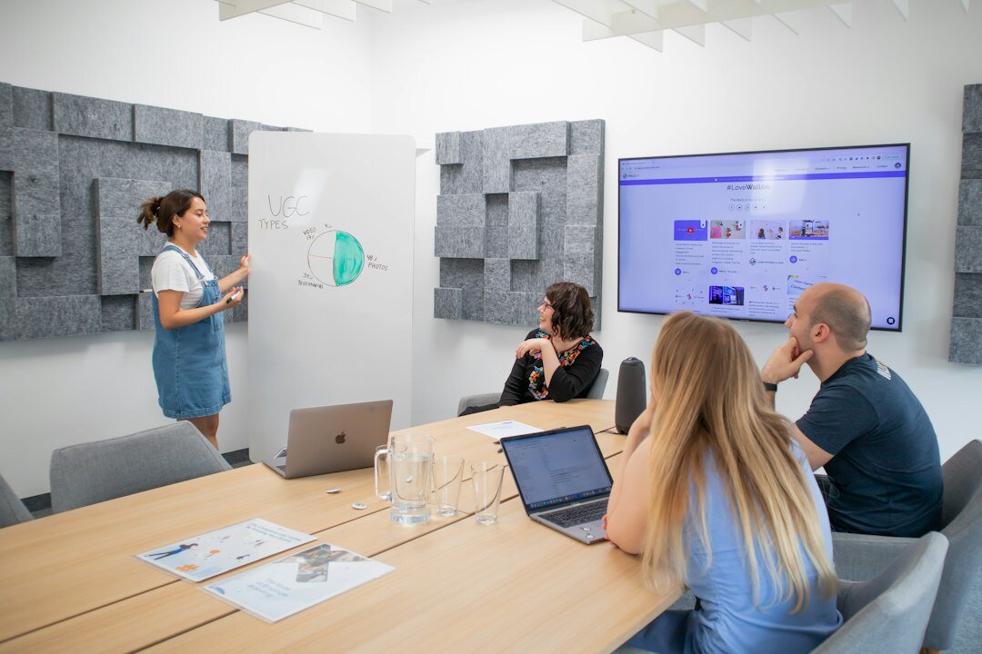 developer presenting to team